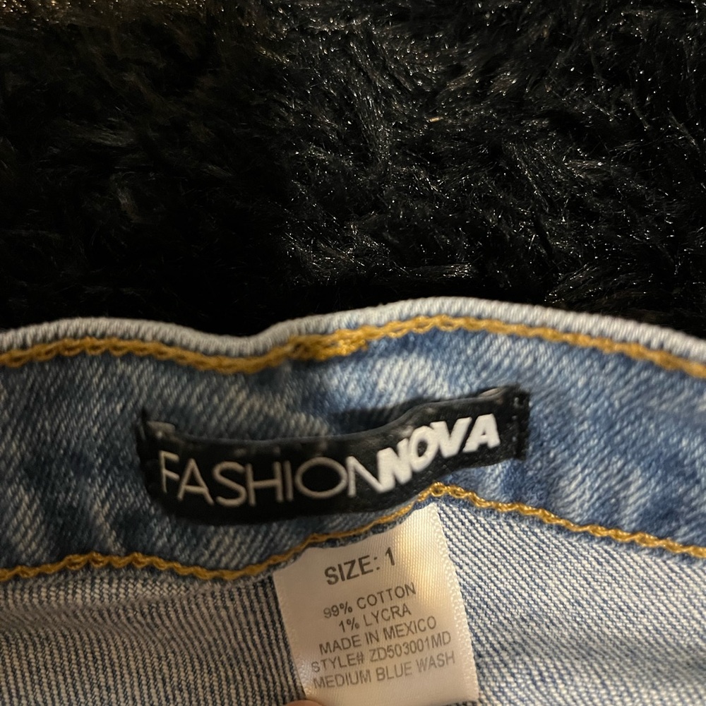 Fashion nova distressed jeans - Picture 3 of 4